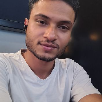 ARIFUL , Bangladeshi driver, in Dubai