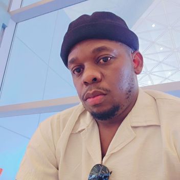 ROBIN , Kenyan driver, in Riyadh